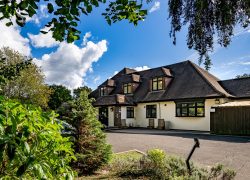 Oakhurst Lodge
