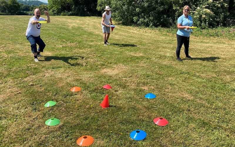 Frisbee golf in action