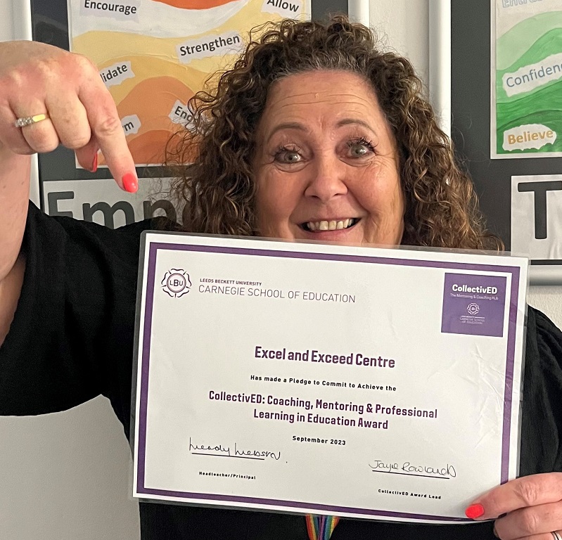 Jayne Rowlands with the certificate