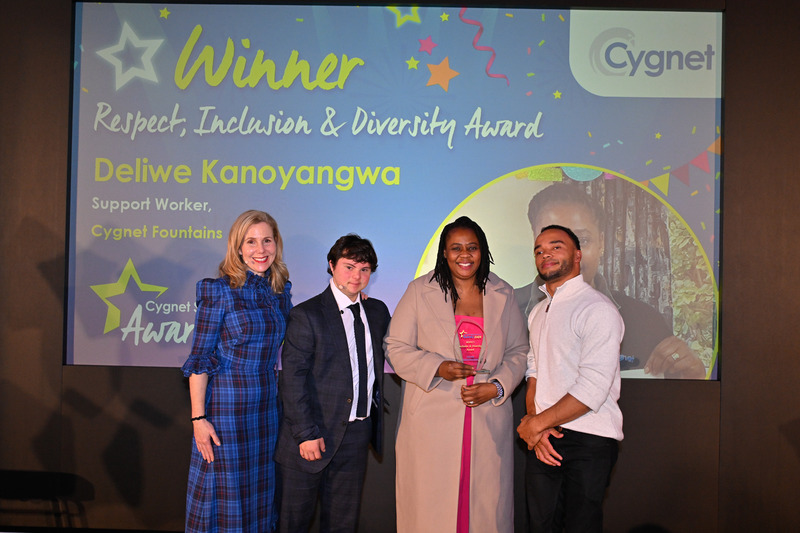 deliwe accepting her award