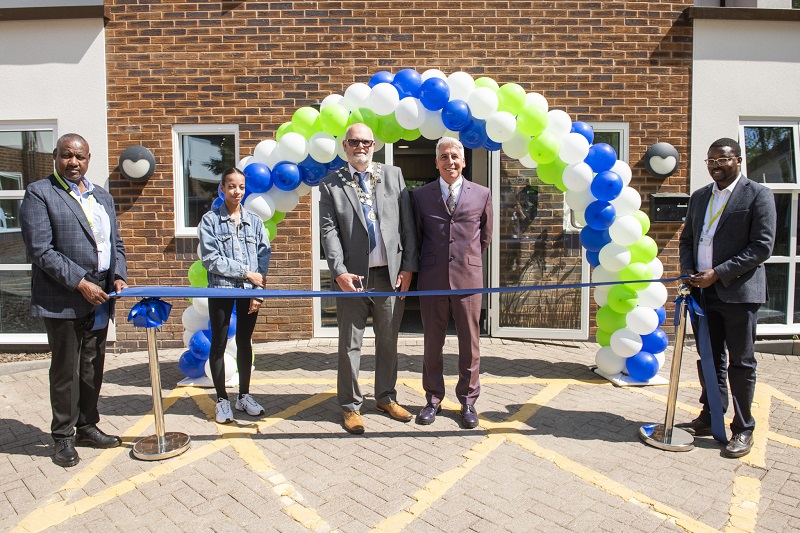 Councillor Kevin Johnson, the Mayor of Kidsgrove cutting the ribbon to open Cygnet Hospital Kidsgrove