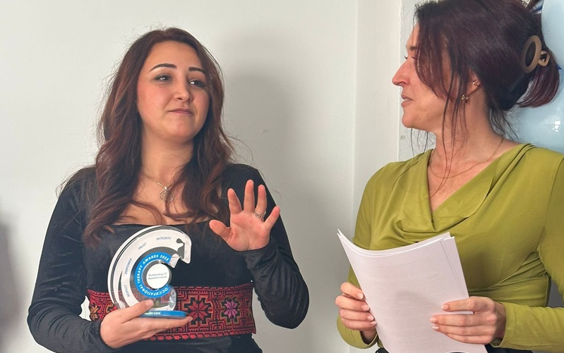 Sahar accepting her award